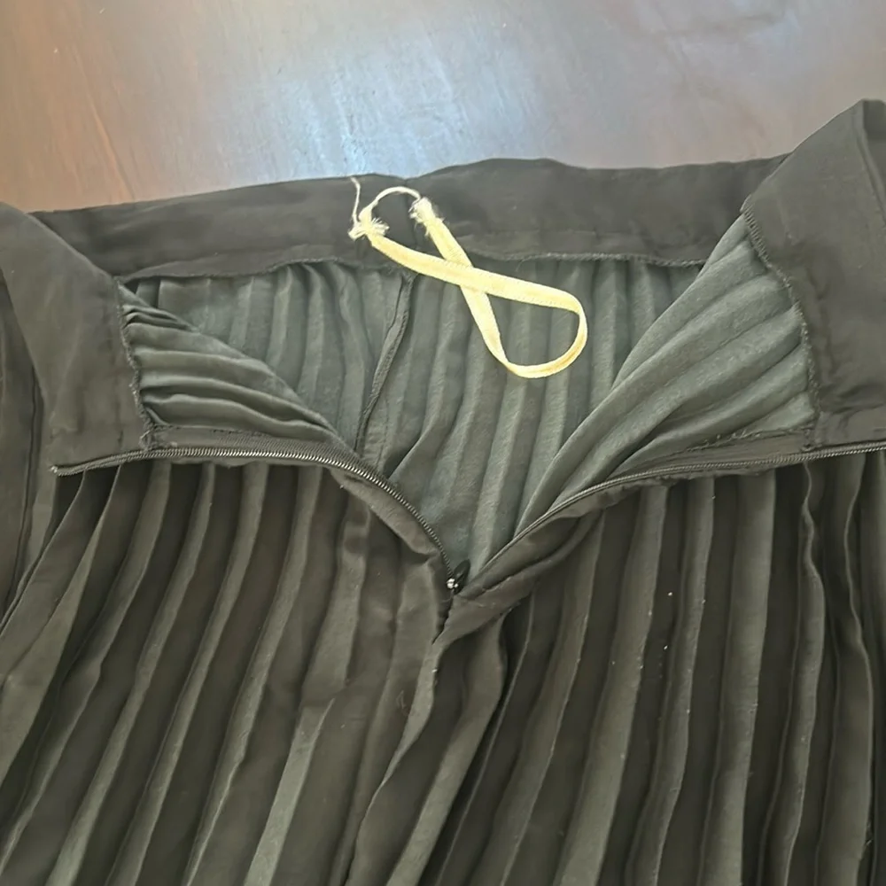 Farm Rio Anthropologie Bohemian Midi Black Pleated Skirt Multicolour Hem Size M - Picture 11 of 17